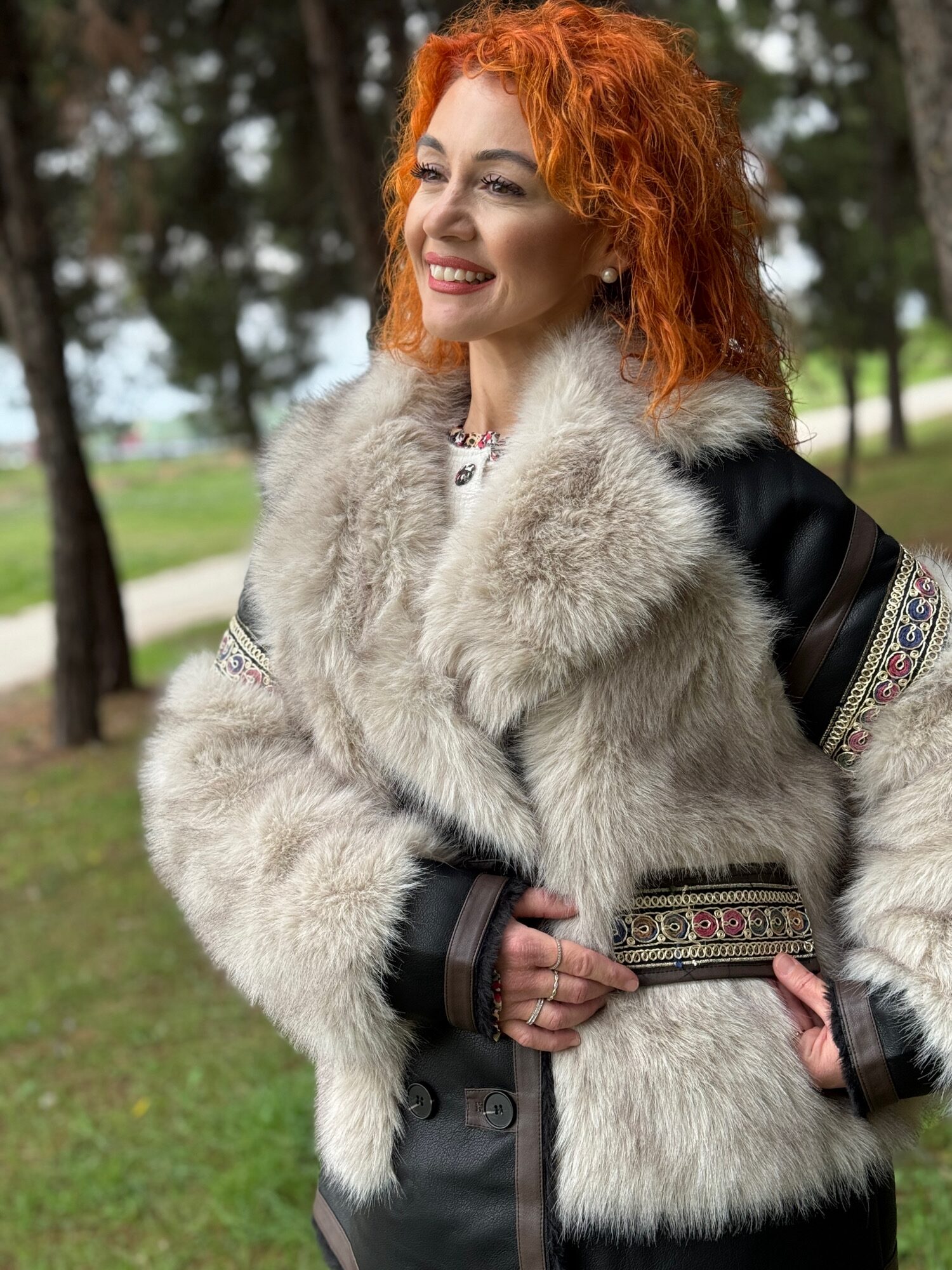 Γυναικεία Γούνα Οικολογική με Δερματίνη